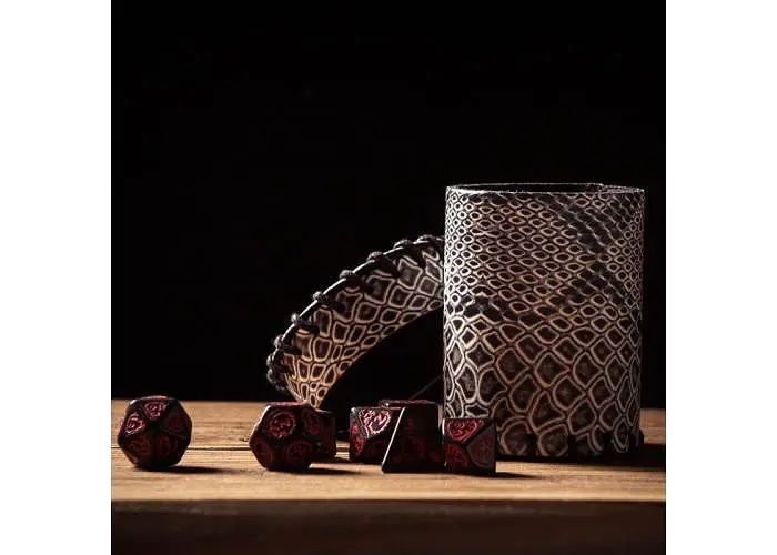 Настільна гра Q-Workshop Чаша для кубиків Dragonhide Laminated Dice Cup (CDRH101) - фото 4