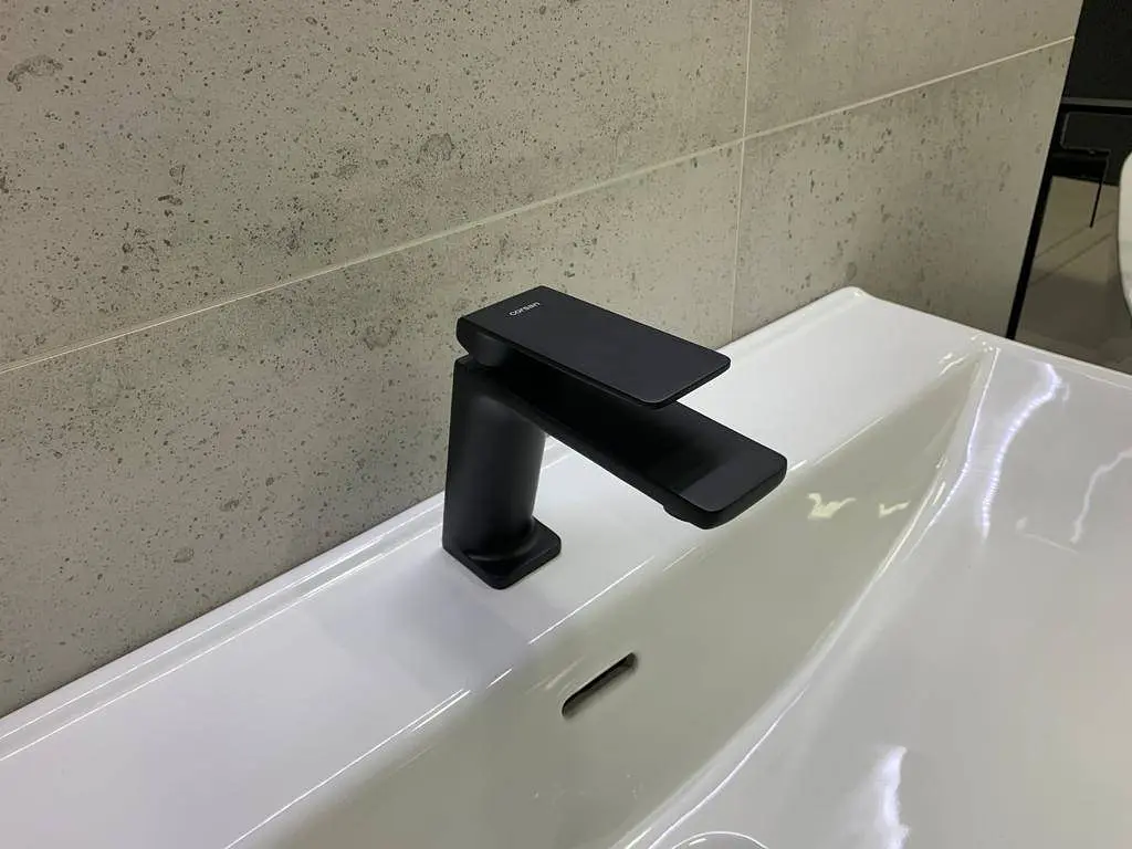 Змішувач для умивальника Corsan Trino black mat низький CMB7111BL Чорний матовий - фото 4