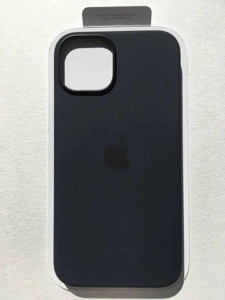 Оригінальний силіконовий чохол для iPhone 15 Plus Apple Silicone Case with MagSafe Midnight Black MT103ZM/A - фото 2