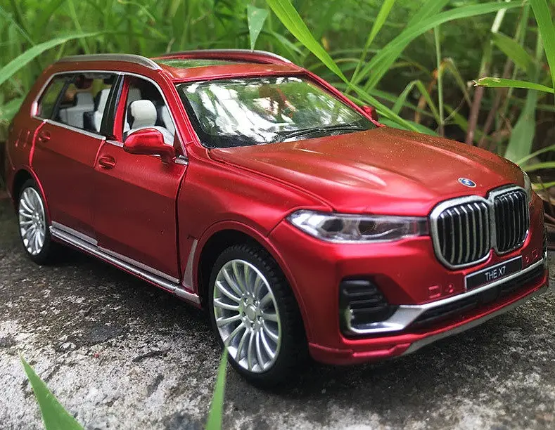 Колекційна металева модель автомобіля Автопром BMW X7 з інерцією, світлом та звуком 1:32 - фото 7