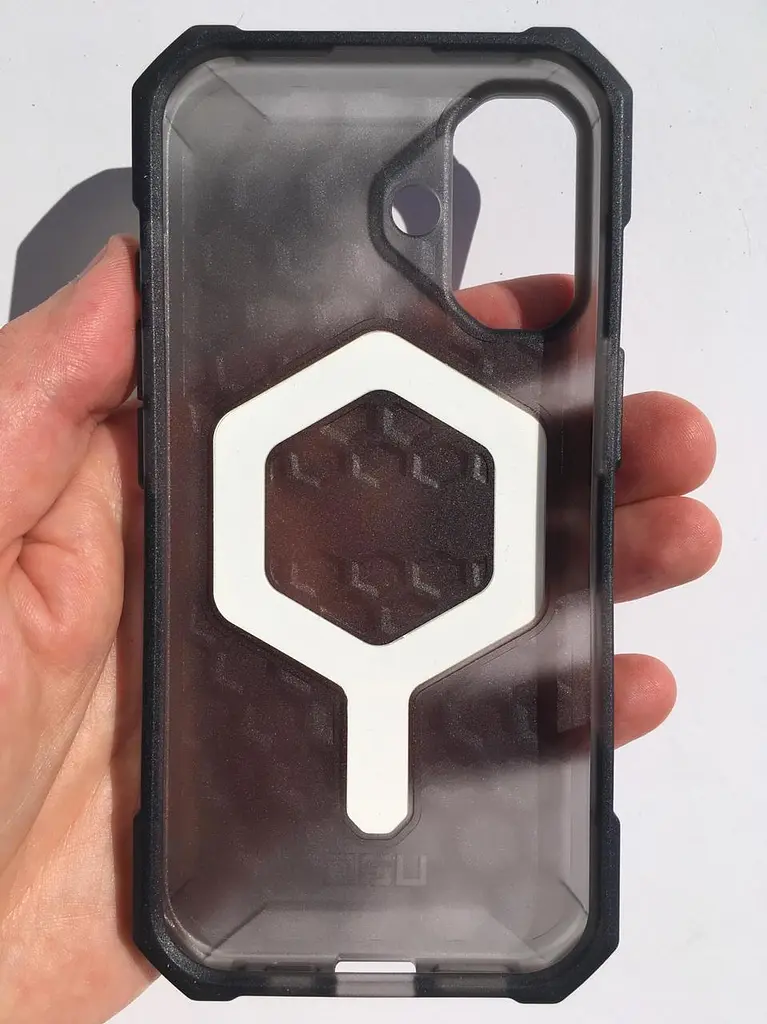 Чохол протиударний UAG Essential Armor MagSafe для iPhone 16 (6.1") Ash 114450113131 - фото 7
