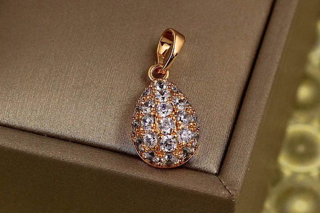 Кулон Xuping Jewelry крапля з фіанітів 1.8 см золотистий