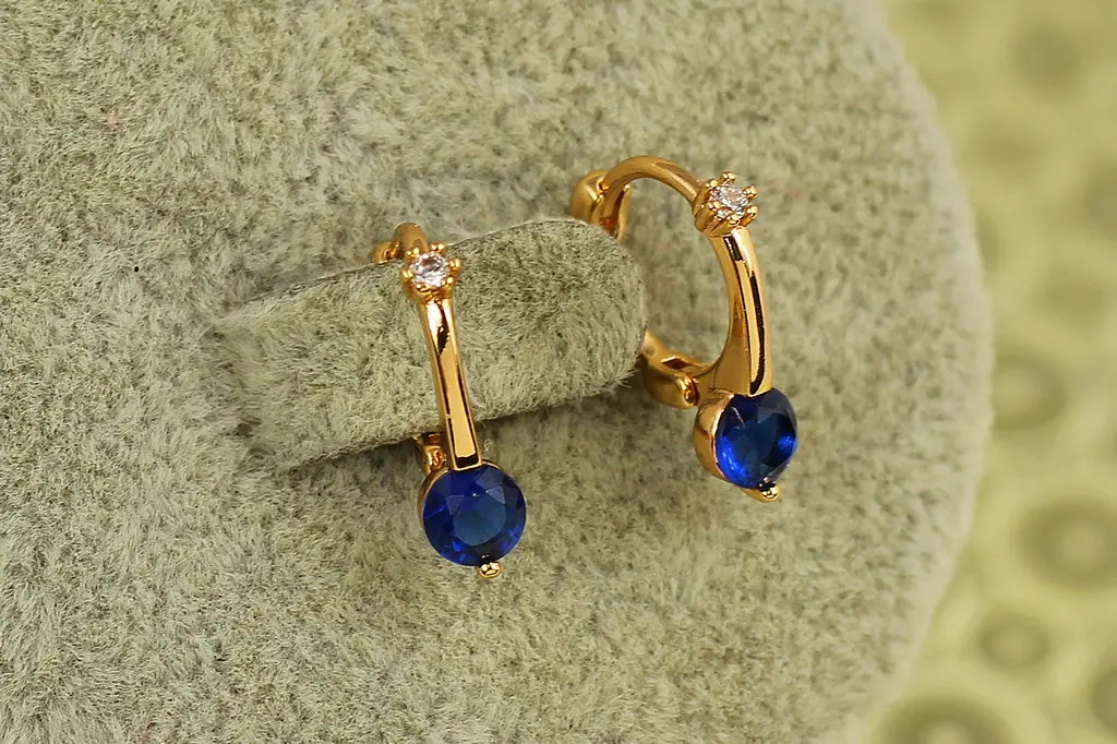 Сережки дитячі Xuping Jewelry Чарівність із синім каменем 1,5 см золотисті - фото 2