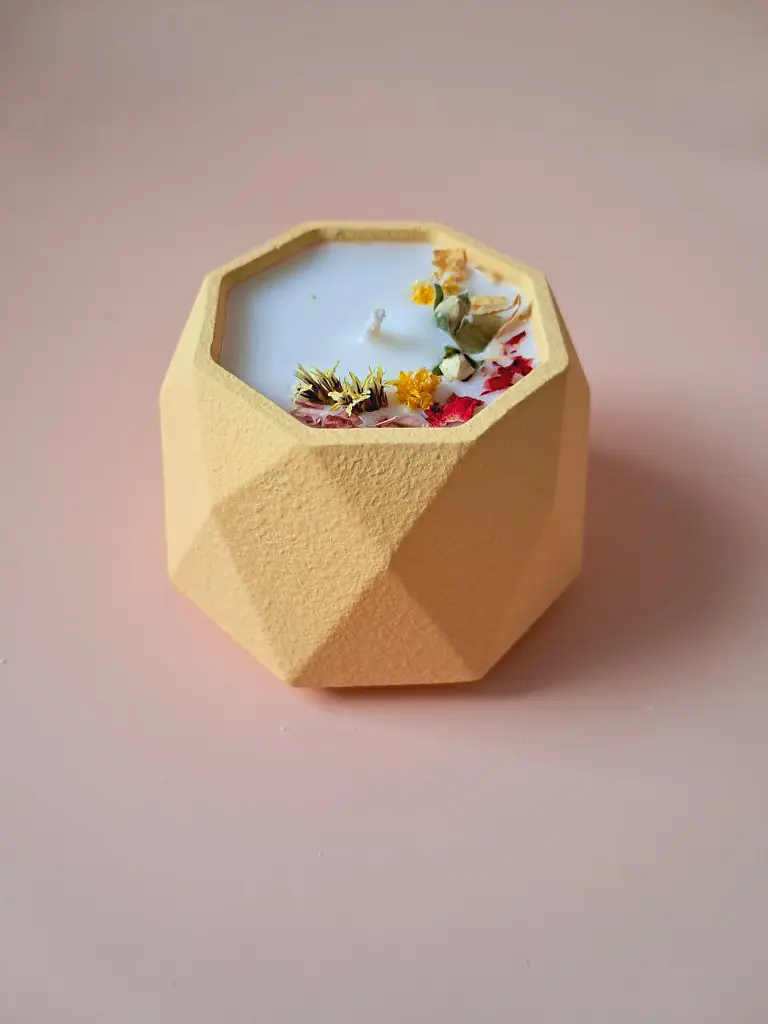 Свічка ручної роботи Svich Shop жовтий колір - фото 3
