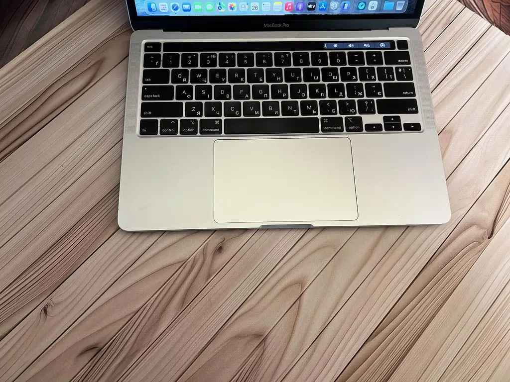 Ноутбук Apple MacBook Pro 13" 2020 i7-1068NG7/32/512 (C02DV4MBML87) Б/в - фото 2