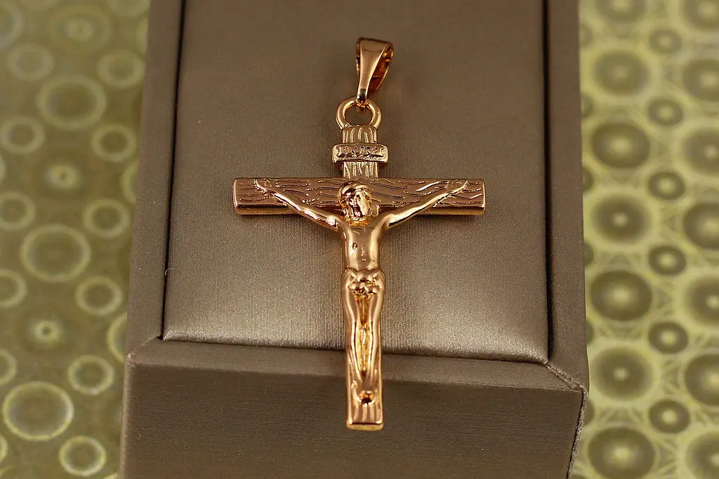Крестик Xuping Jewelry большой с распятием 4 см золотистый