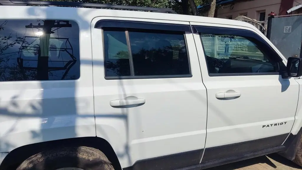 Дефлектори вікон вітровики для JEEP Patriot 2007-2016 Voron Glass - фото 6