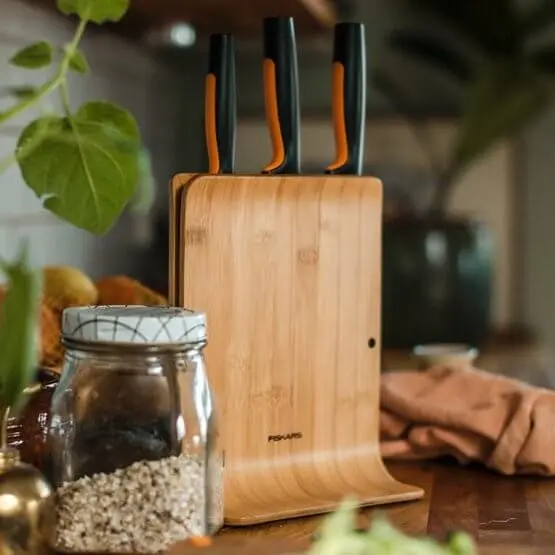 Набір кухонних ножів з бамбуковим блоком Fiskars Functional Form ™ 3 шт 1057553 - фото 8