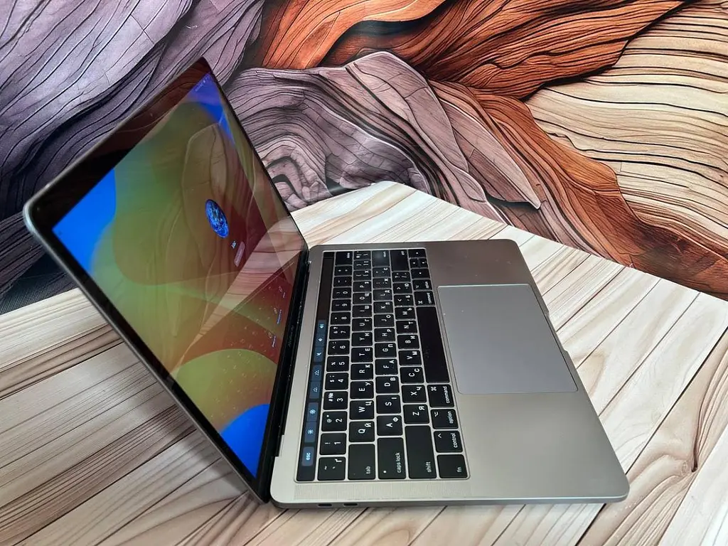 Ноутбук Apple MacBook Pro 13.3" A1706 i5-7267U/8/251 (C02TP0E2HV2L) Б/в - фото 4