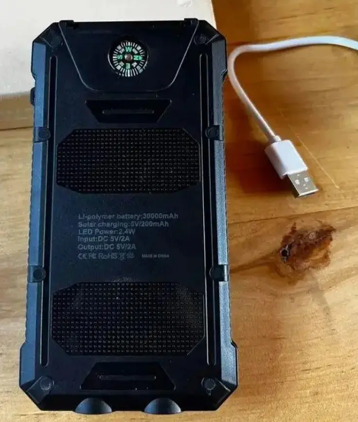 Зовнішній повербанк Solar Power Bank 30000 мА/год із компасом Чорний (2104618804) - фото 4