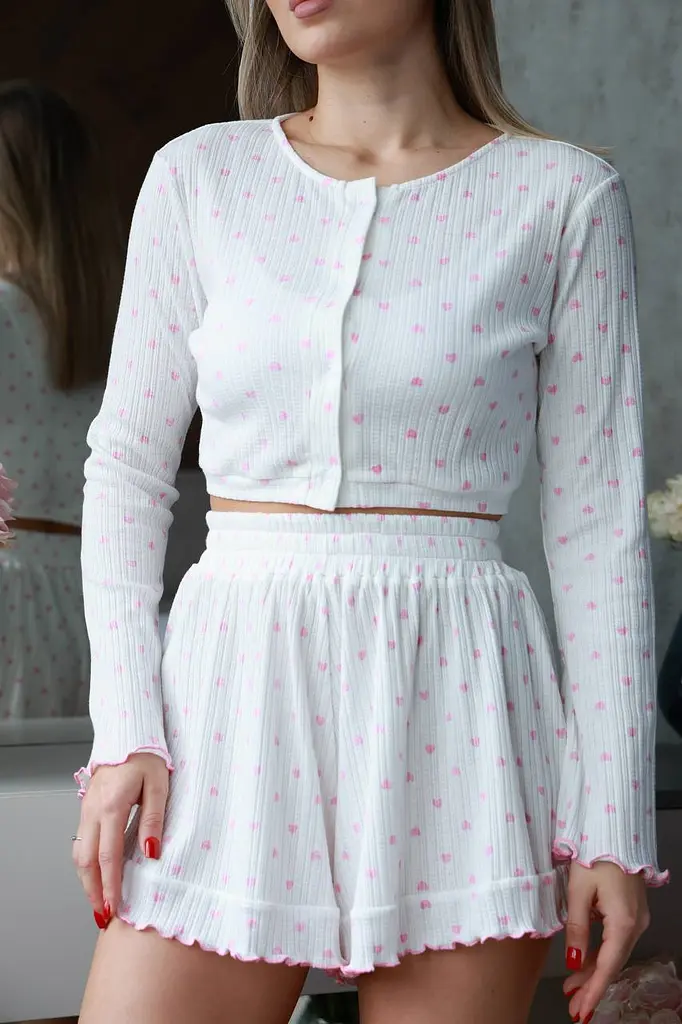 Піжама жіноча легка з шортами та топом з довгим рукавом і принтом сердечко біла M - фото 2