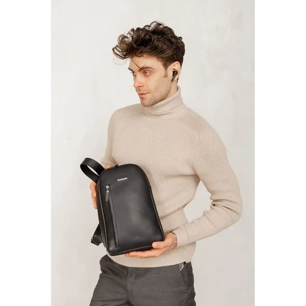 Черный кожаный мужской рюкзак на одно плечо Chest Bag - фото 10