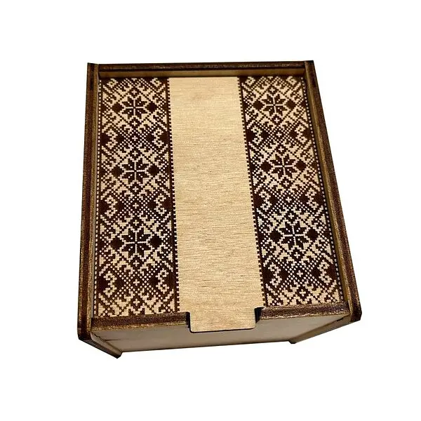 Дерев'яна коробочка з вишивкою - фото 3