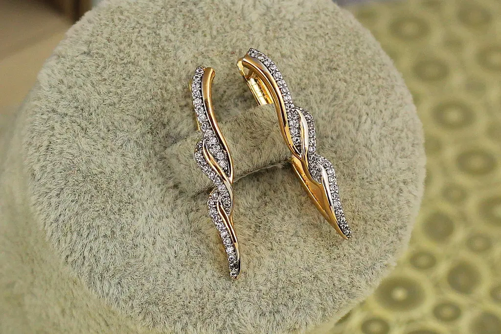 Сережки Xuping Jewelry зевс з родієм 2,8 см золотисті - фото 2