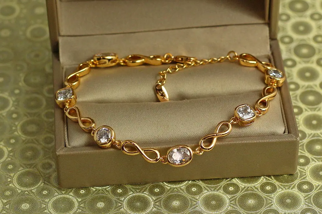 Браслет Xuping Jewelry камінчики і обідку з вісімками 17 см 7 мм золотистий