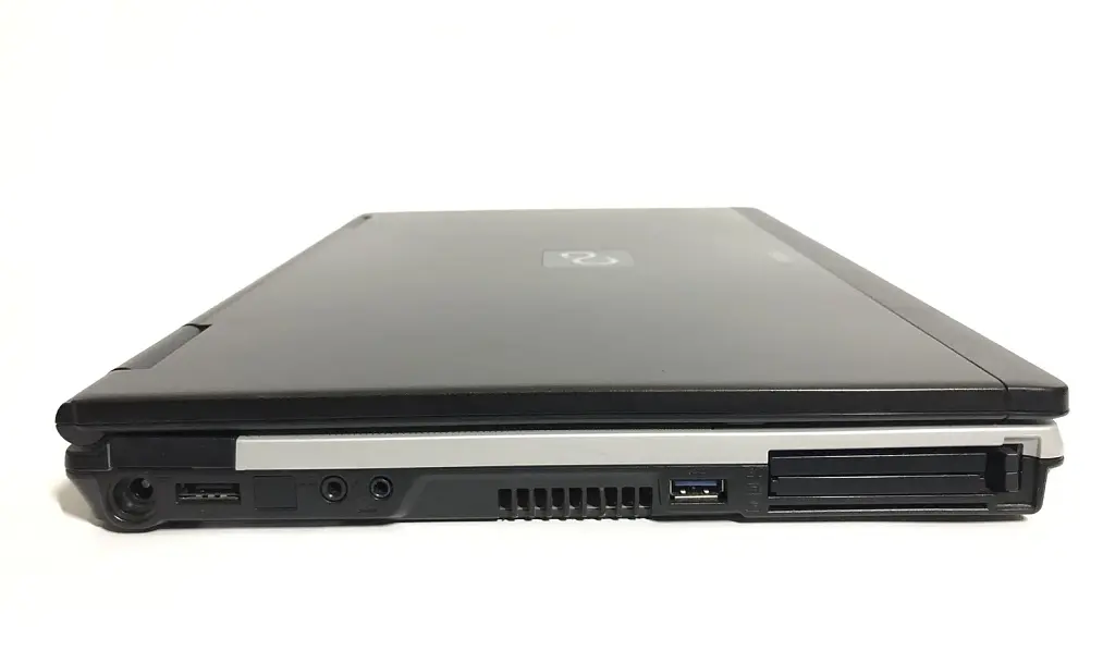 Ноутбук Fujitsu Celsius H710 / 15.6" FullHD / i7-2720QM / 8GB / 256GB SSD / NVIDIA Quadro 1000M, 2GB / Win10Pro / 3G / сканер відбитка - Б/в - фото 4
