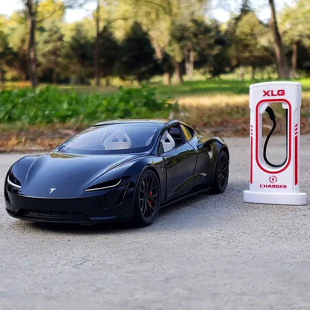 Колекційна металева модель автомобіля АвтоЕксперт Tesla Roadster із зарядною станцією, інерцією, світлом та звуком 1:24 - фото 4