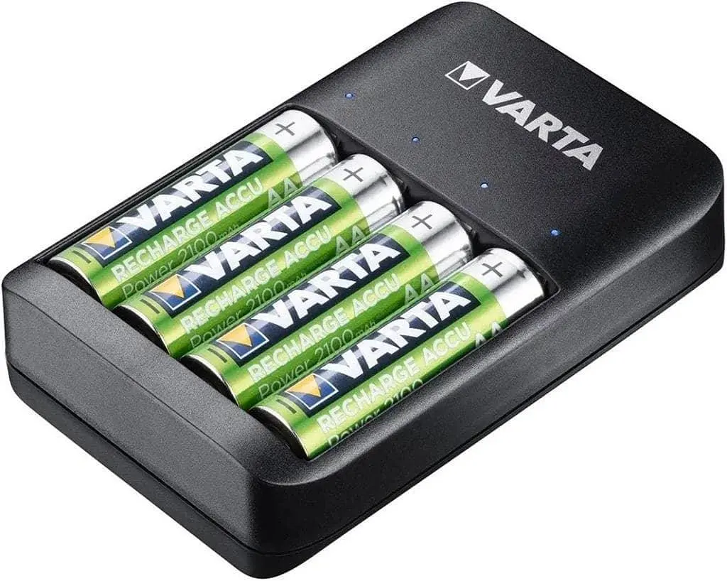 Зарядний пристрій Varta Value USB Quattro Charger + 4 AA 2100 mAh (57652101451) - фото 2