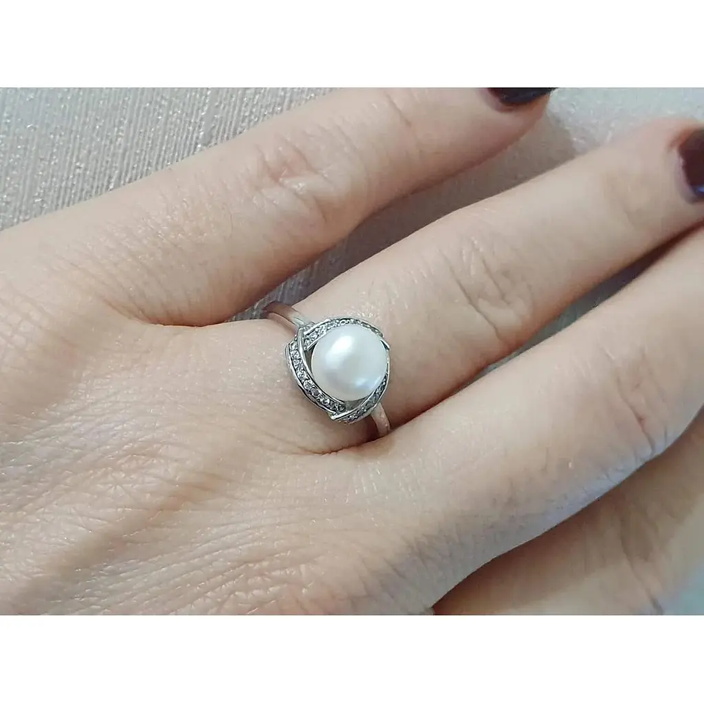 Серебряное кольцо TOP Silver с жемчугом и фианитами. 9510164Б 16,5 - фото 2