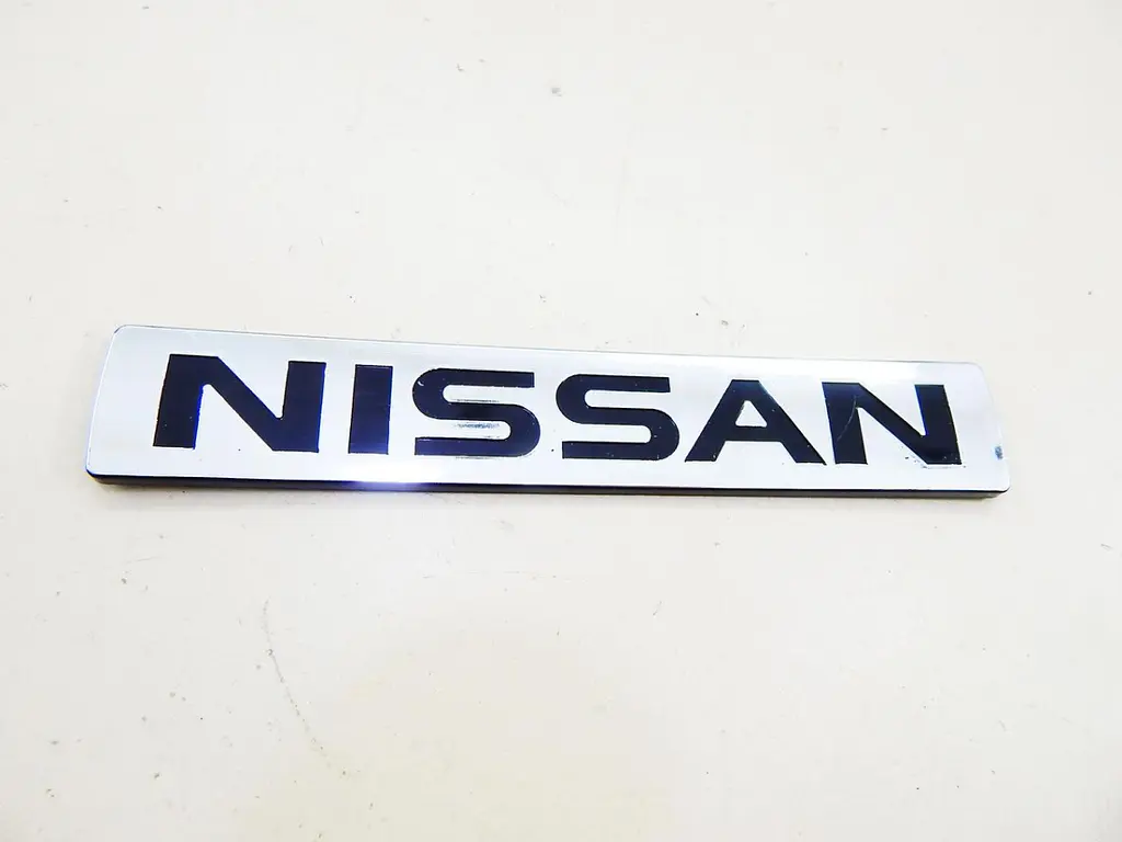 Емблема напис Nissan (Хром+ Чорні букви) 149х25 мм (на скотчі) - фото 2