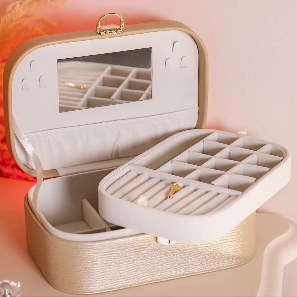 Шкатулка-органайзер для украшений Yiwu с замком 26x18x9.5 см бежевая HP-5-1CR - фото 8