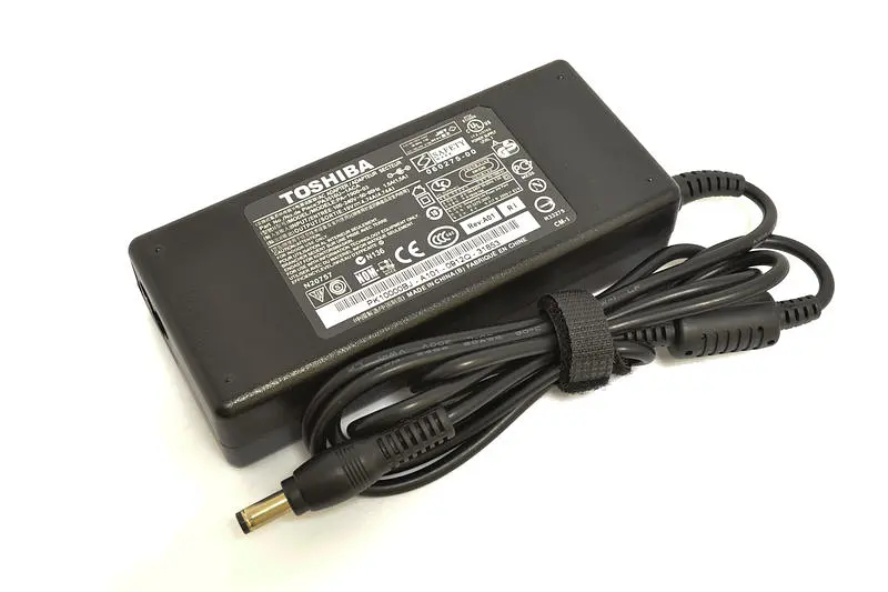 Блок живлення для ноутбука Toshiba 90W 19V 4.74A 5.5x2.5mm 0225A2040 Аналог - фото 2