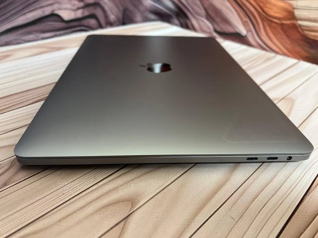 Ноутбук Apple MacBook Pro 13" 2020 i7-1068NG7/32/512 (C02DH13YML85) Б/в - фото 6