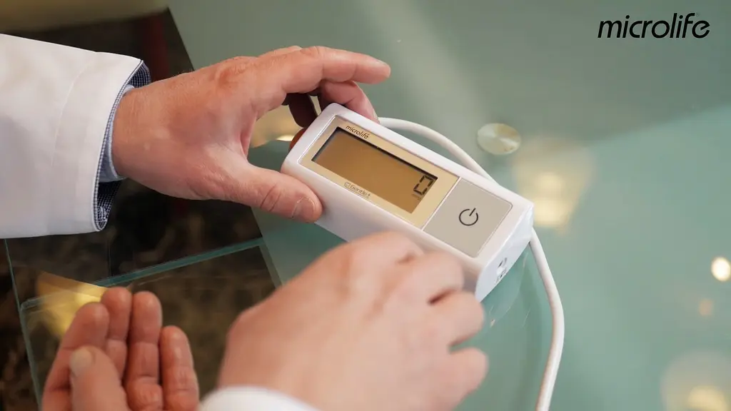 Автоматический тонометр Microlife BP A1 Easy с адаптером - фото 6