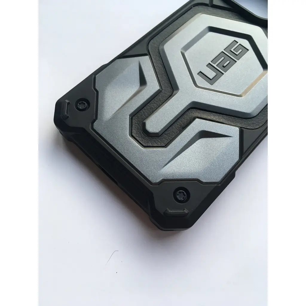 Оригинальный противоударный чехол UAG Monarch Pro MagSafe для iPhone 14 Pro Max (6.7") Silver (114031113333) - фото 7