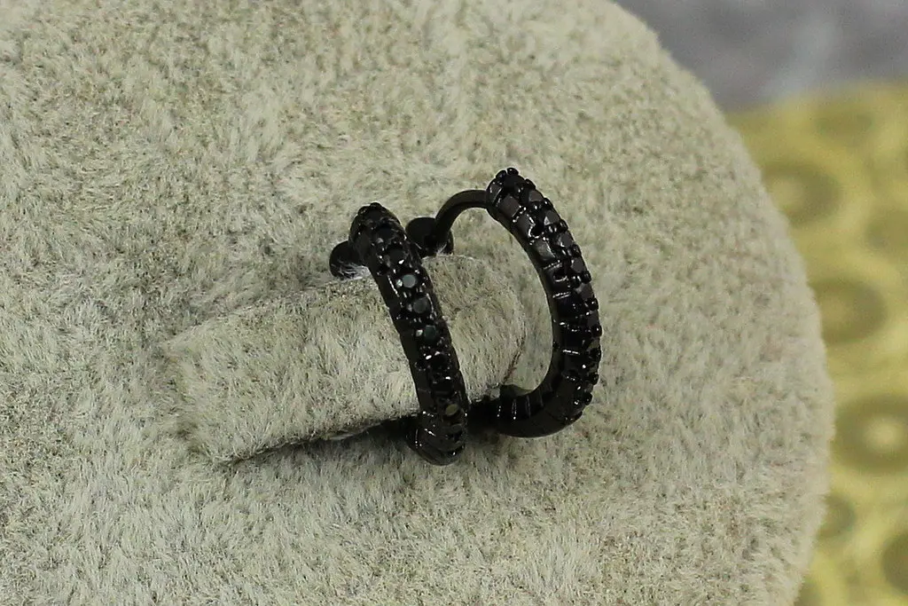 Сережки Xuping Jewelry тонка доріжка з камінням із покриттям блек ган 1,3 см чорні