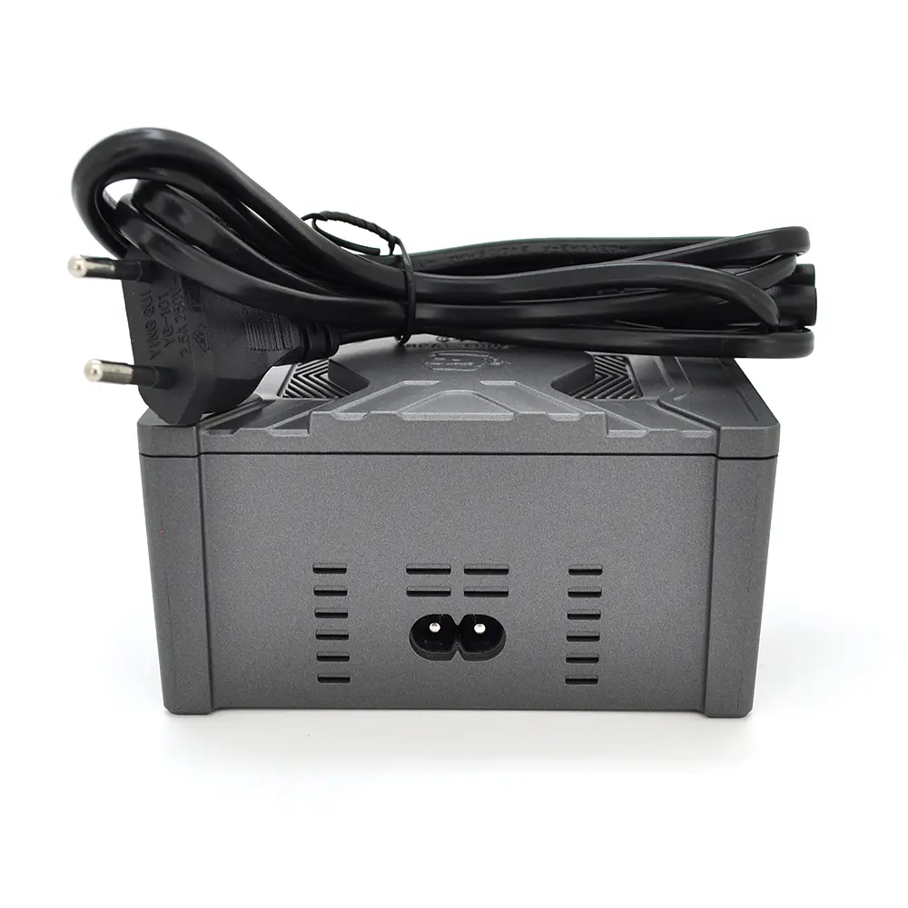 Зарядна станція з цифровою індикацією MECHANIC V-Power 8 Ultra, 2*QC3.0-5В3А,9В2A, 6*PD3.1-(5В/9В/12В/15В)3А,20В2,25A, 220В/160Вт. 114*60*84мм - фото 4