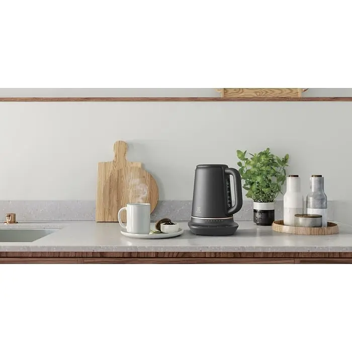 Электрочайник Electrolux 1.7 л Strix металл поддержка температуры черный матовый kuh0015323 - фото 5