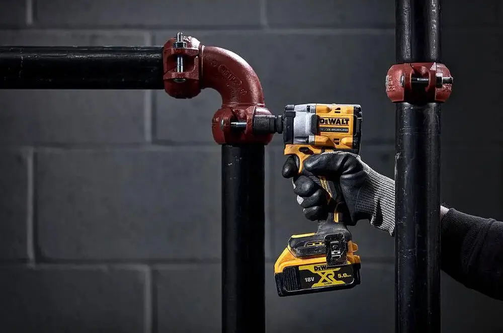 Гайковерт ударный DeWALT XR Li-Ion бесщеточный 18В 610 Нм 2500 об/мин 3550 уд/мин 1/2" 1.1 кг без АКБ и ЗП - фото 2