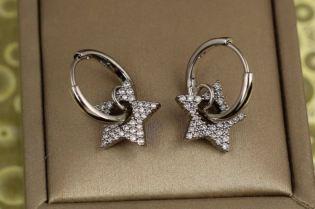 Сережки Xuping Jewelry зірки з камінням 2 см сріблясті - фото 2