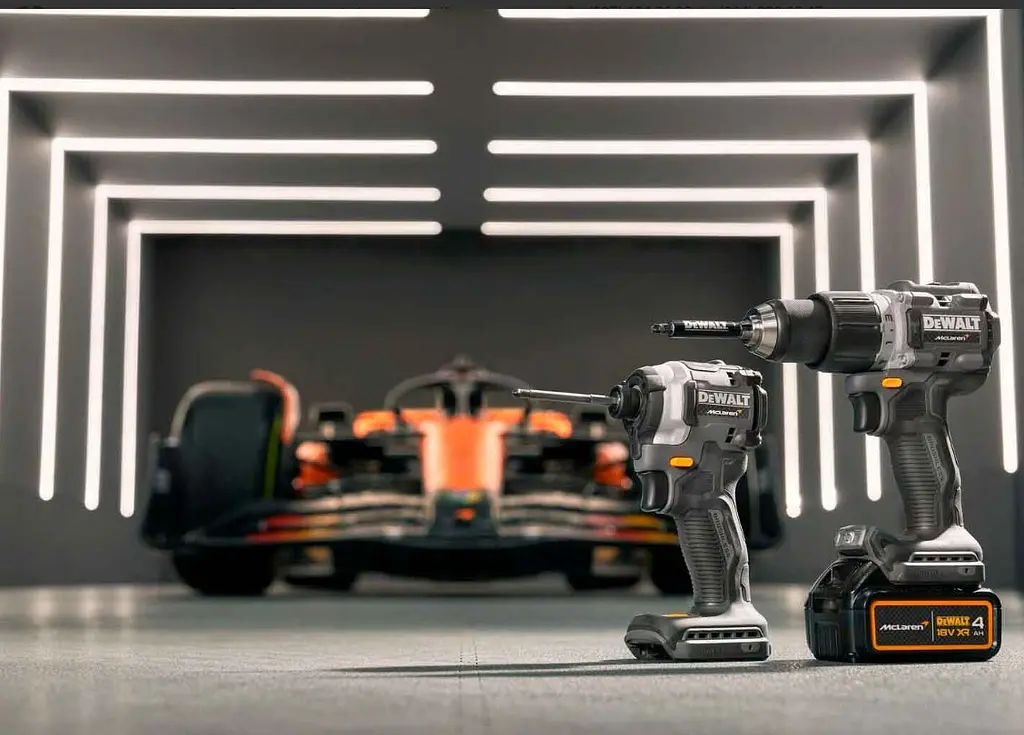 Шурупокрути набір з двох акумуляторних інструментів DeWalt McLaren F1 Team Limited Edition DCK200MM2T - фото 11