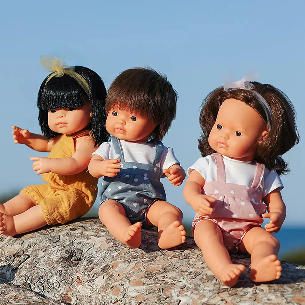 Лялька Miniland хлопчик шатен в одязі 38 см подарункова коробка (33209) - фото 3