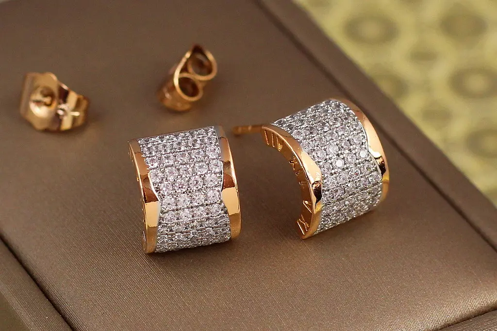 Сережки гвоздики Xuping Jewelry бомонд з родієм 12 мм золотисті - фото 2