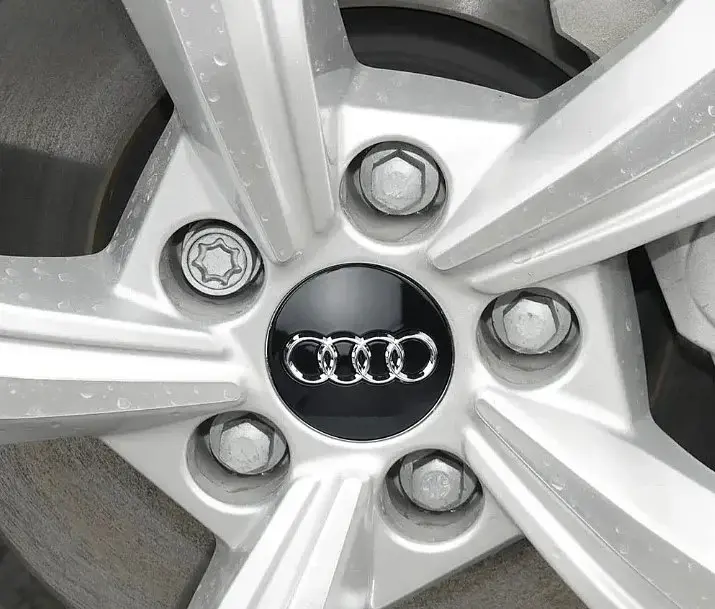Ковпачки колеса на литі диски Audi D=69 мм посадковий D=60 мм об'ємний логотип Чорні 1 шт - фото 4