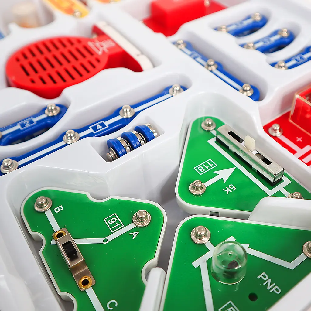 Конструктор электронный Doka Первый транзистор 118 схем - фото 5