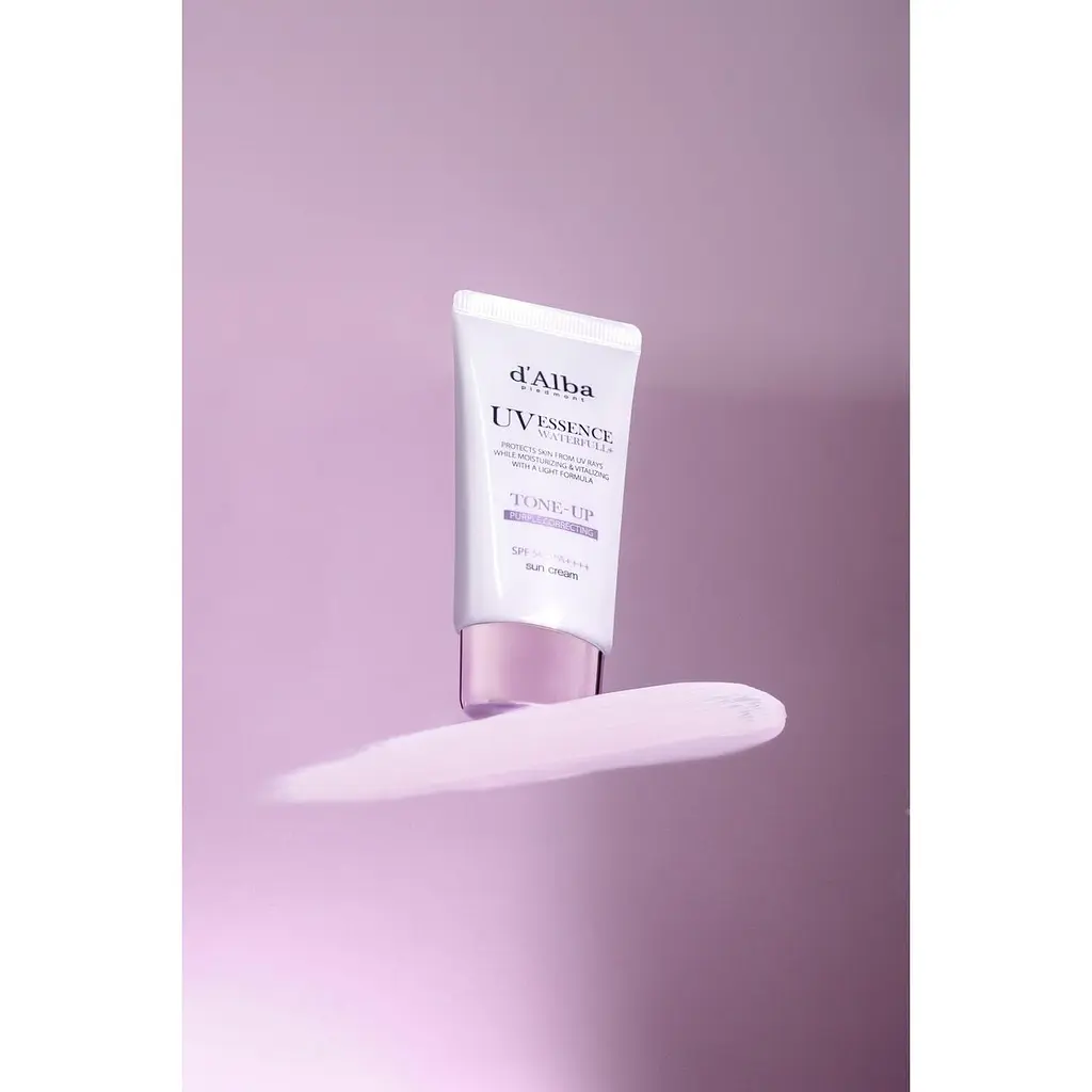 Легкий сонцезахисний крем з коригувальними властивостями D'Alba Waterfull Tone-Up Sun Cream Purple Correcting SPF 50+ PA ++++ 3 мл - фото 3