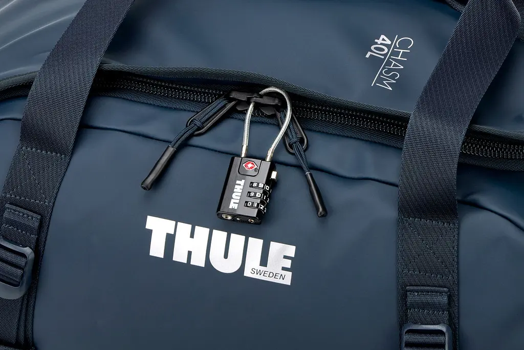Спортивная сумка Thule Chasm Duffel 40L (Darkest Blue) 3205590 (TH 3205590) - фото 8
