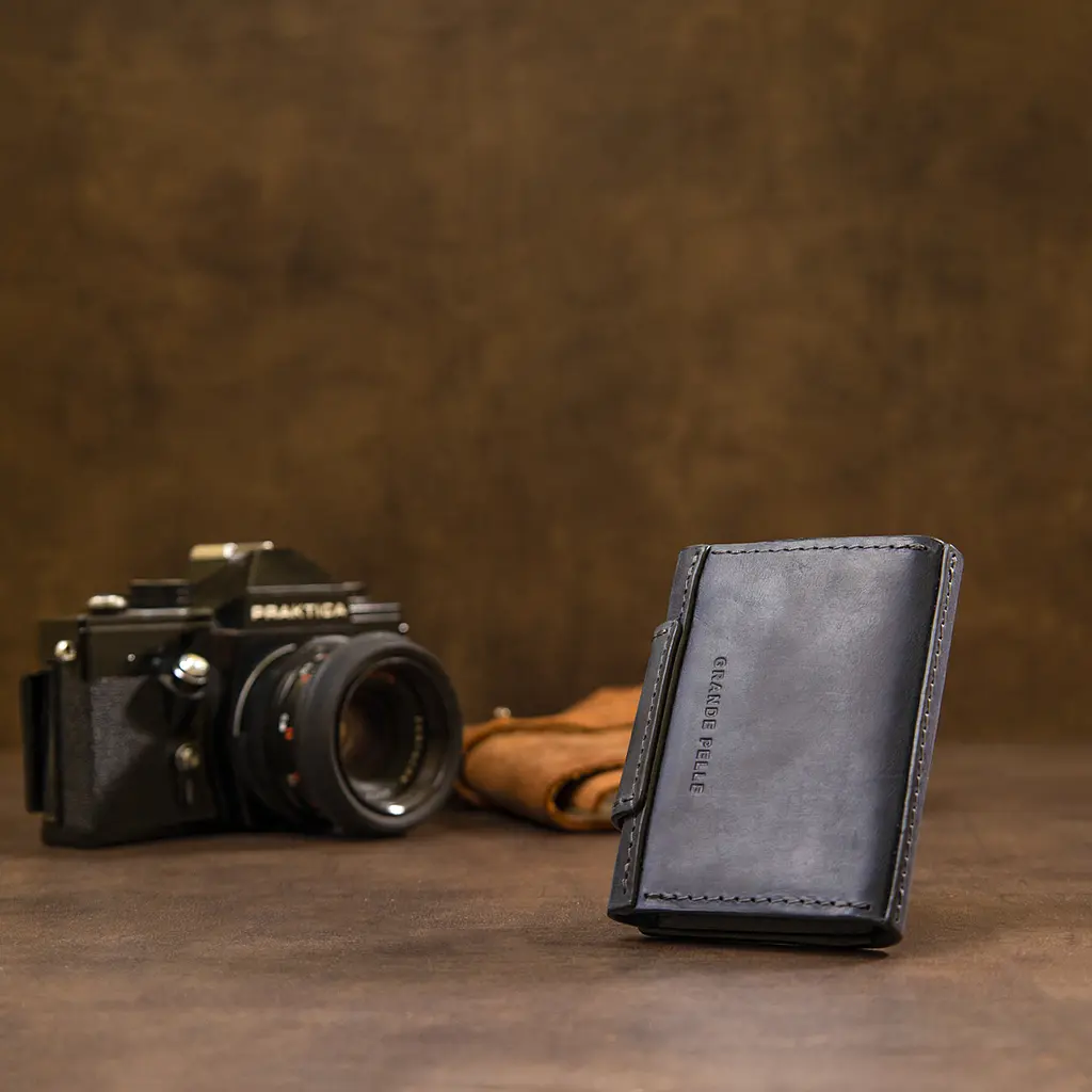Визитница кожаная GRANDE PELLE 7х10х1.5 см acs0018797 - фото 8