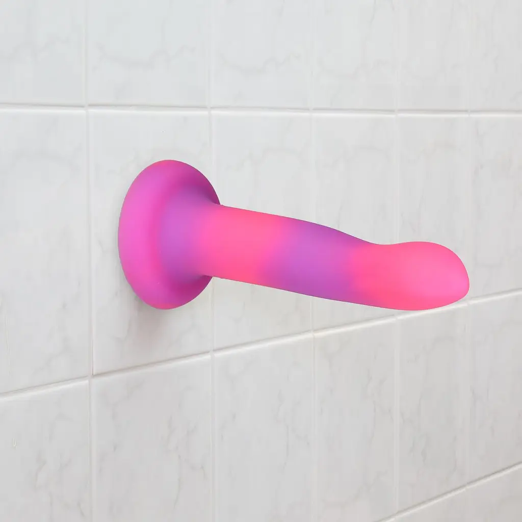 Светящийся в темноте фаллоимитатор Addiction Rave 8″ Glow in the Dark Dildo Pink Purple, 20,3 см - фото 6