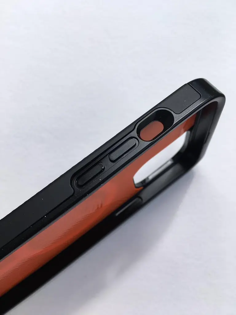 Оригинальный противоударный чехол для iPhone 13 Pro Max Gear4 Denali MagSafe Black 702008217 - фото 6