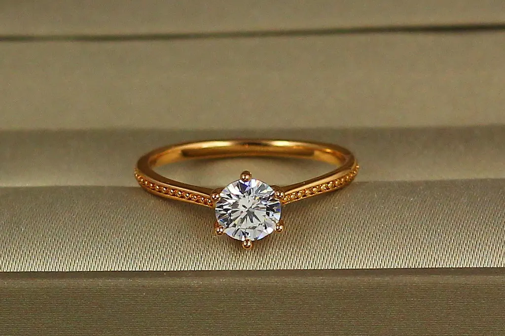 Кільце Xuping Jewelry Делікат 6 мм р 19 золотисте