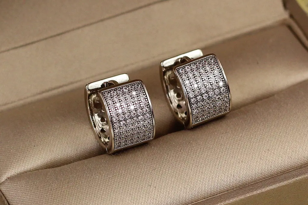 Сережки Xuping Jewelry широкі кільця з камінням 1.2 см сріблясті