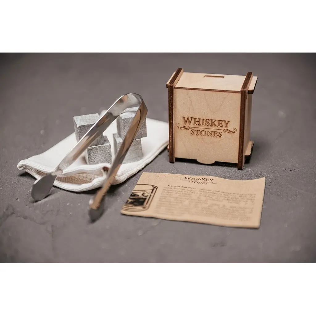 Подарунковий набір Whiskey Stones камені для віскі зі стеатиту в дерев'яній скриньці 4 штуки + мішечок + щипці - фото 3