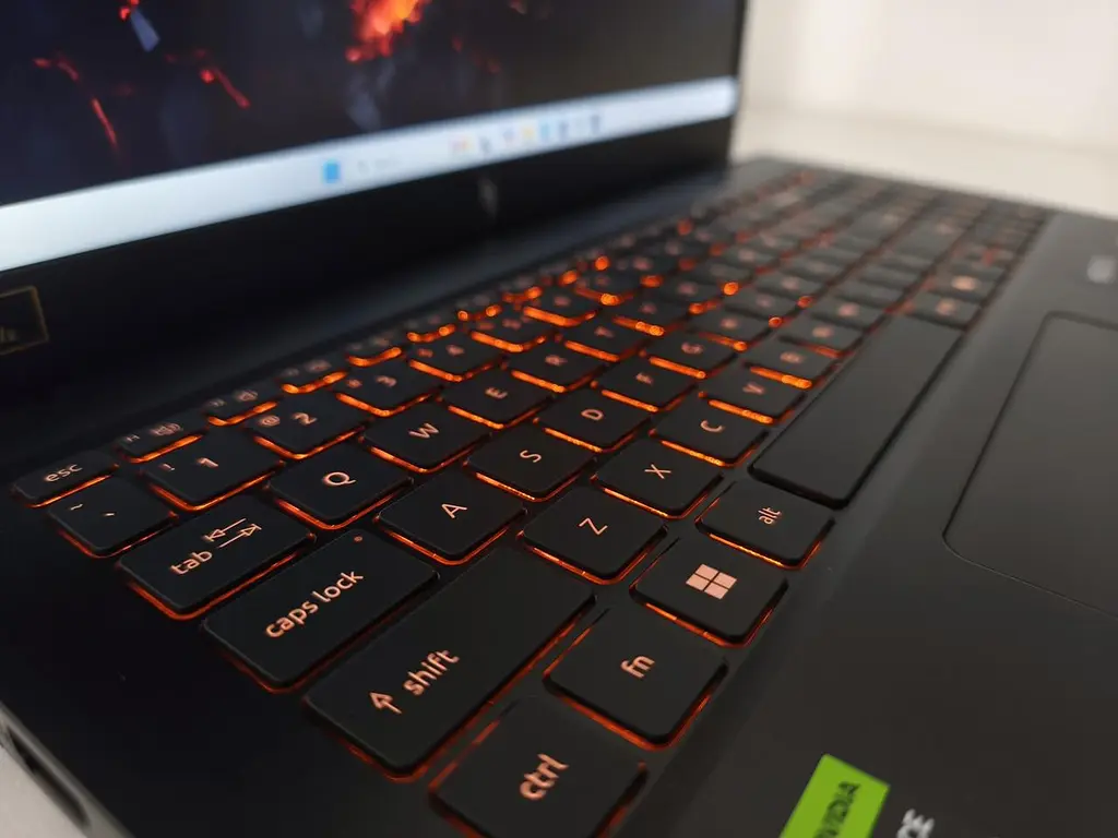 Ноутбук Acer Nitro V15 ANV15-52-58P7 (15.6 FHD 165 Hz, Intel Core 5 210H, 16 GB, 512 SSD, RTX 4050 6 GB, DOS) (NH.U0NAA.008) - фото 2