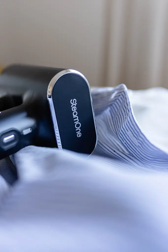 Отпариватель портативный SteamOne черный (EUNS150B) - фото 15