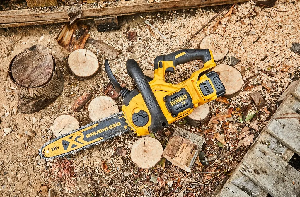 Пила ланцюгова акумуляторна 18В шина 30см 3/8" без АКБ та ЗП DeWALT teh0016710 - фото 8